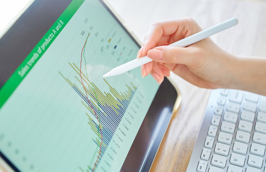 Skærmbillede 2025-03-13 225620 Datatilsynets afgørelse: En juridisk vurdering af oplysningspligten Datatilsynet har for nylig undersøgt overholdelsen af oplysningspligten hos tre parkeringsselskaber, benævnt A, B og C. Undersøgelsen har afdækket mangler i selskabernes overholdelse af de krav, der stilles i databeskyttelsesforordningen (GDPR), herunder manglende information til registrerede personer om behandlingen af deres personoplysninger.