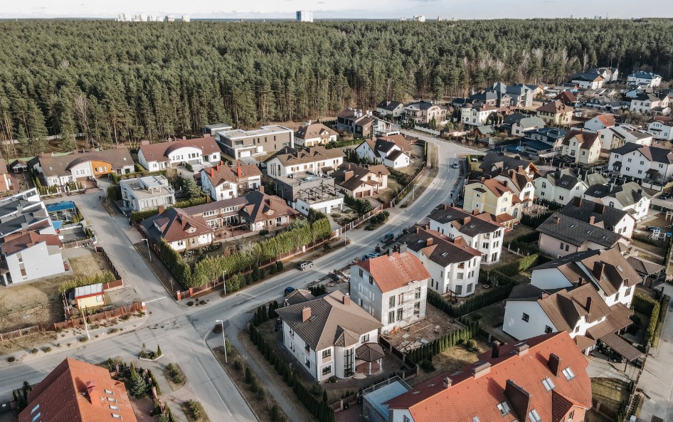 Kommunernes ret til at omklassificere private fællesveje og parkeringsindtægter